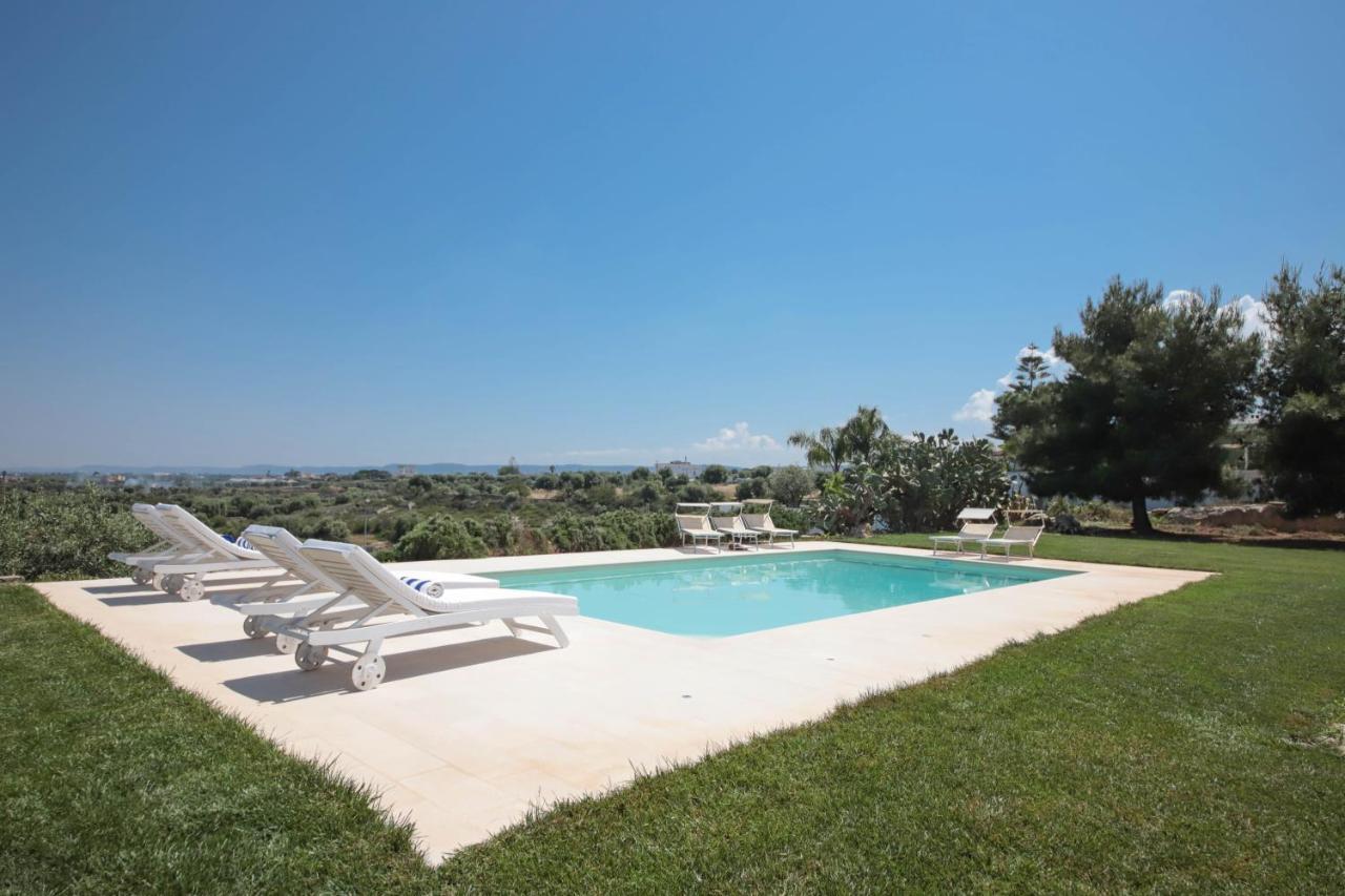 Villa Dyria Exclusive Swimming Pool Монополи Екстериор снимка