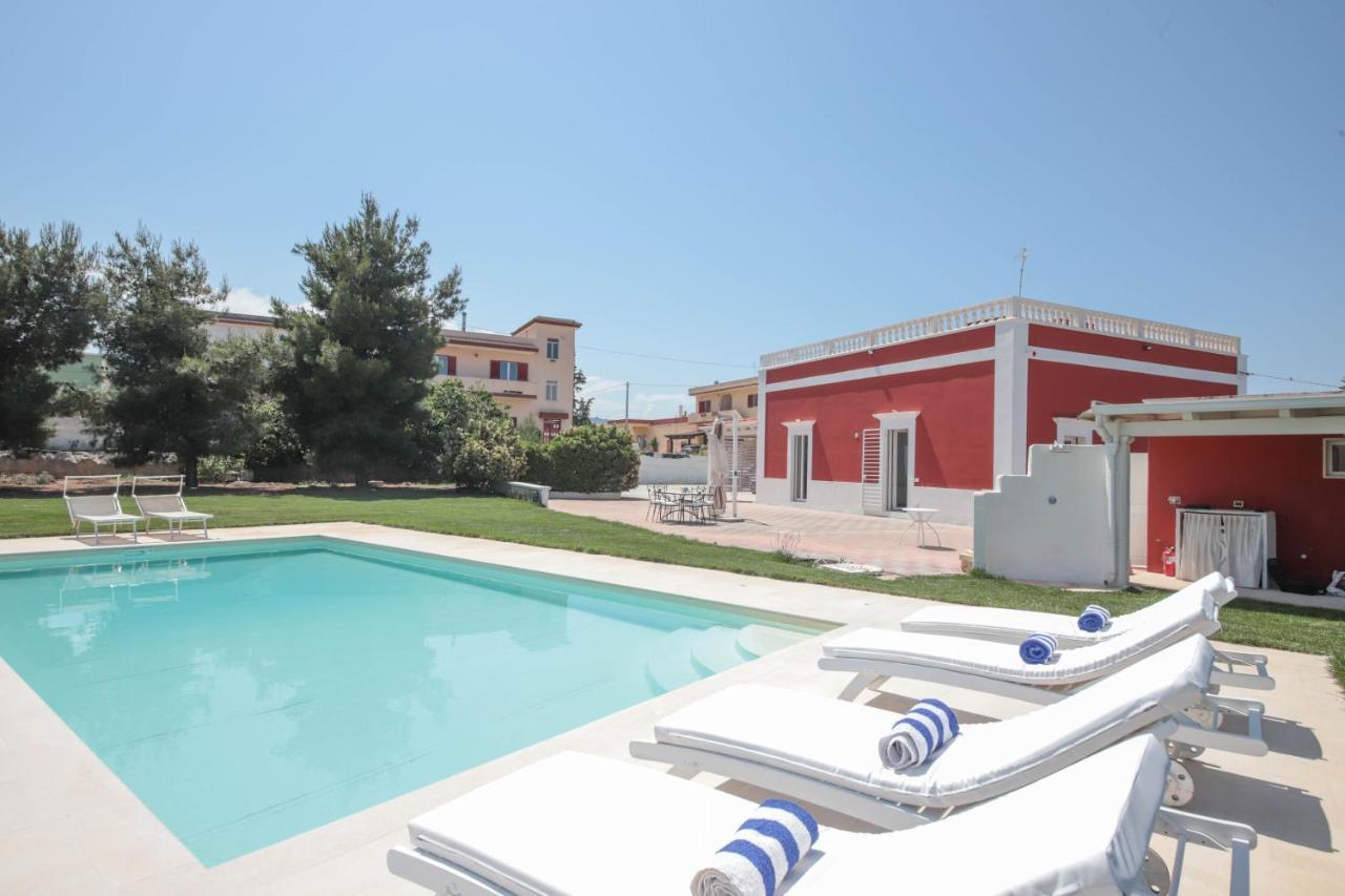 Villa Dyria Exclusive Swimming Pool Монополи Екстериор снимка