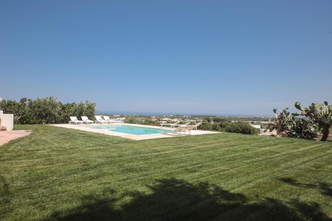 Villa Dyria Exclusive Swimming Pool Монополи Екстериор снимка